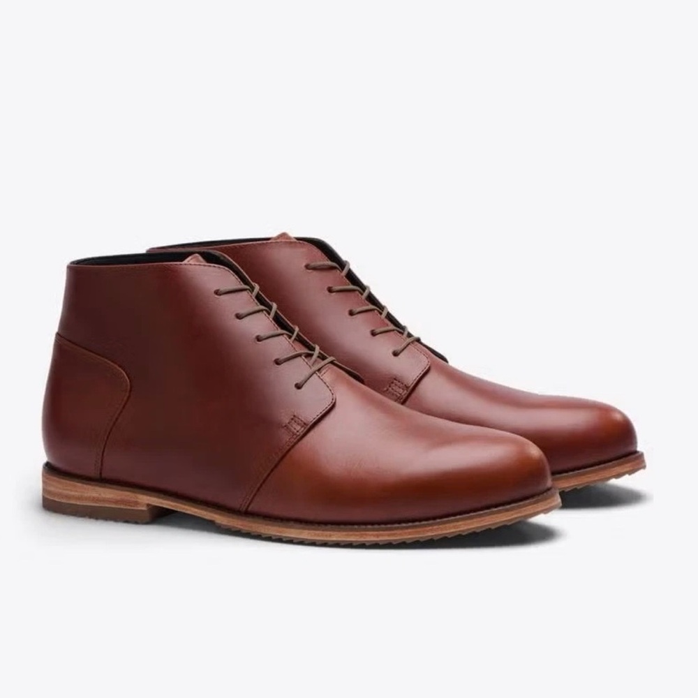 Nisolo Chestnut Leather Men's Chukka Boot with Taupe Laces